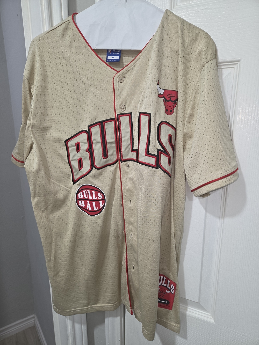 Chicago Bulls Beige Short-Sleeve Button Baseball Jersey